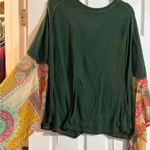 Umgee Green Sweater with Colorful Sleeves